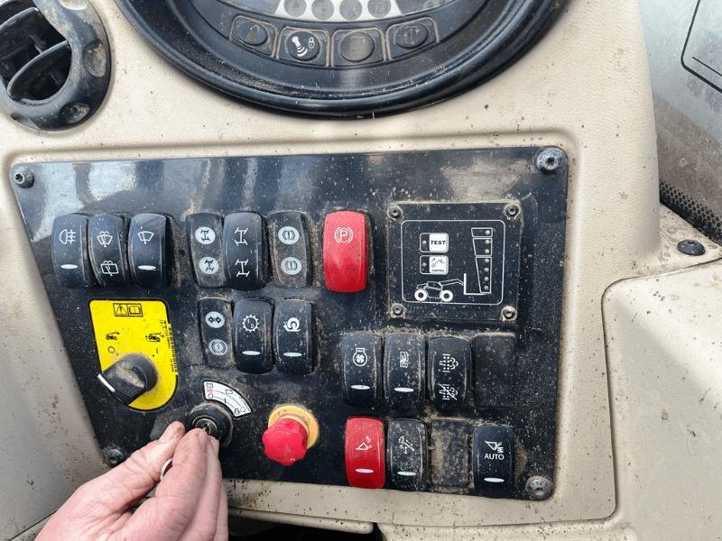 Teleskoplader Türe ait Massey Ferguson TH7038, Gebrauchtmaschine içinde SAINT-GERMAIN DU PUY (resim 10)
