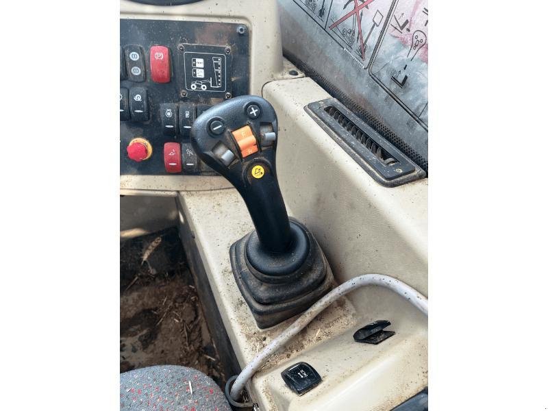 Teleskoplader Türe ait Massey Ferguson TH7038, Gebrauchtmaschine içinde SAINT-GERMAIN DU PUY (resim 9)