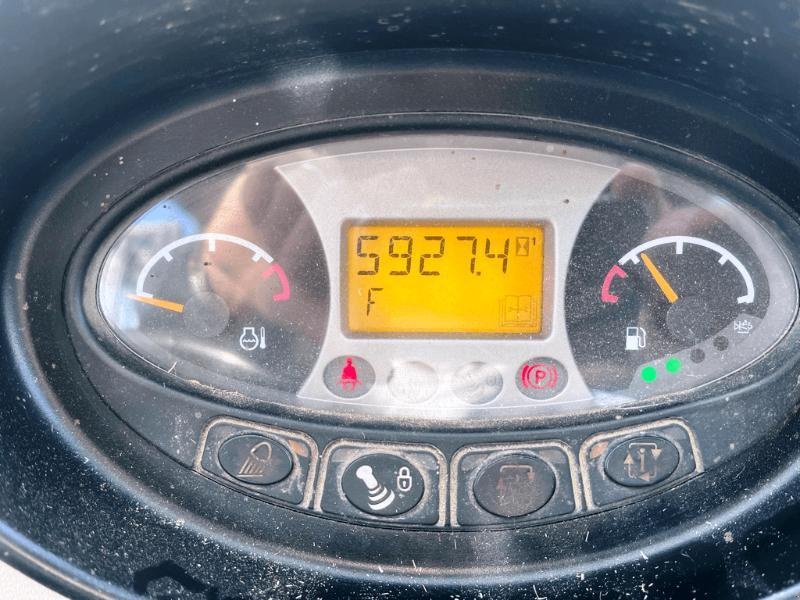 Teleskoplader Türe ait Massey Ferguson TH7038, Gebrauchtmaschine içinde SAINT-GERMAIN DU PUY (resim 11)