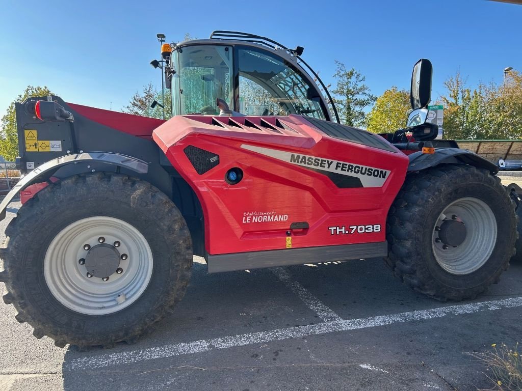 Teleskoplader des Typs Massey Ferguson TH7038, Gebrauchtmaschine in JOSSELIN (Bild 7)