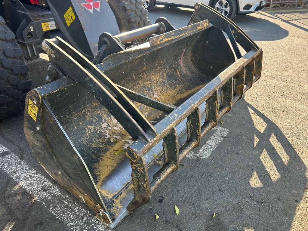 Teleskoplader des Typs Massey Ferguson TH7038, Gebrauchtmaschine in JOSSELIN (Bild 5)