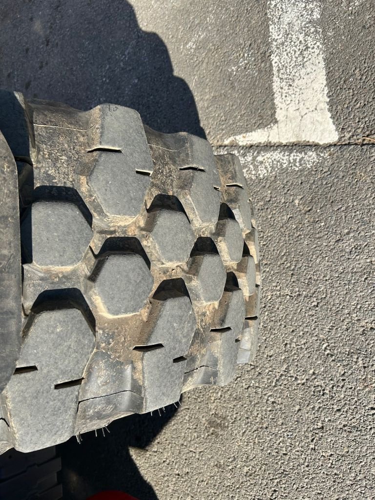 Teleskoplader des Typs Massey Ferguson TH7038, Gebrauchtmaschine in JOSSELIN (Bild 9)