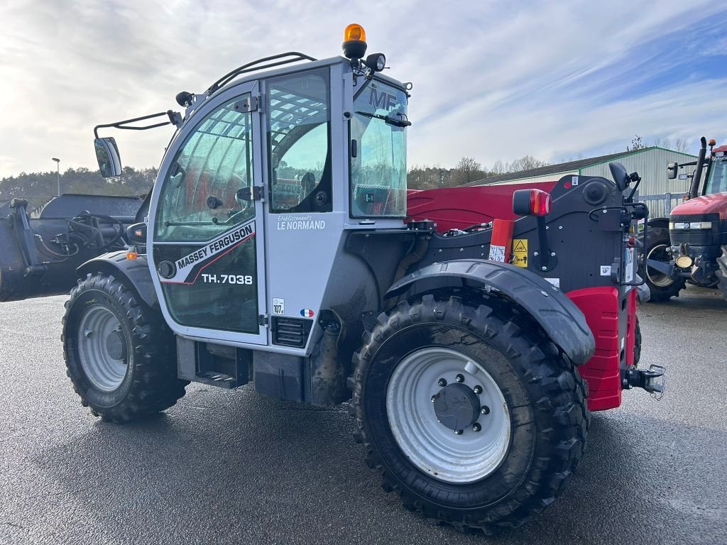 Teleskoplader типа Massey Ferguson TH7038, Gebrauchtmaschine в JOSSELIN (Фотография 4)