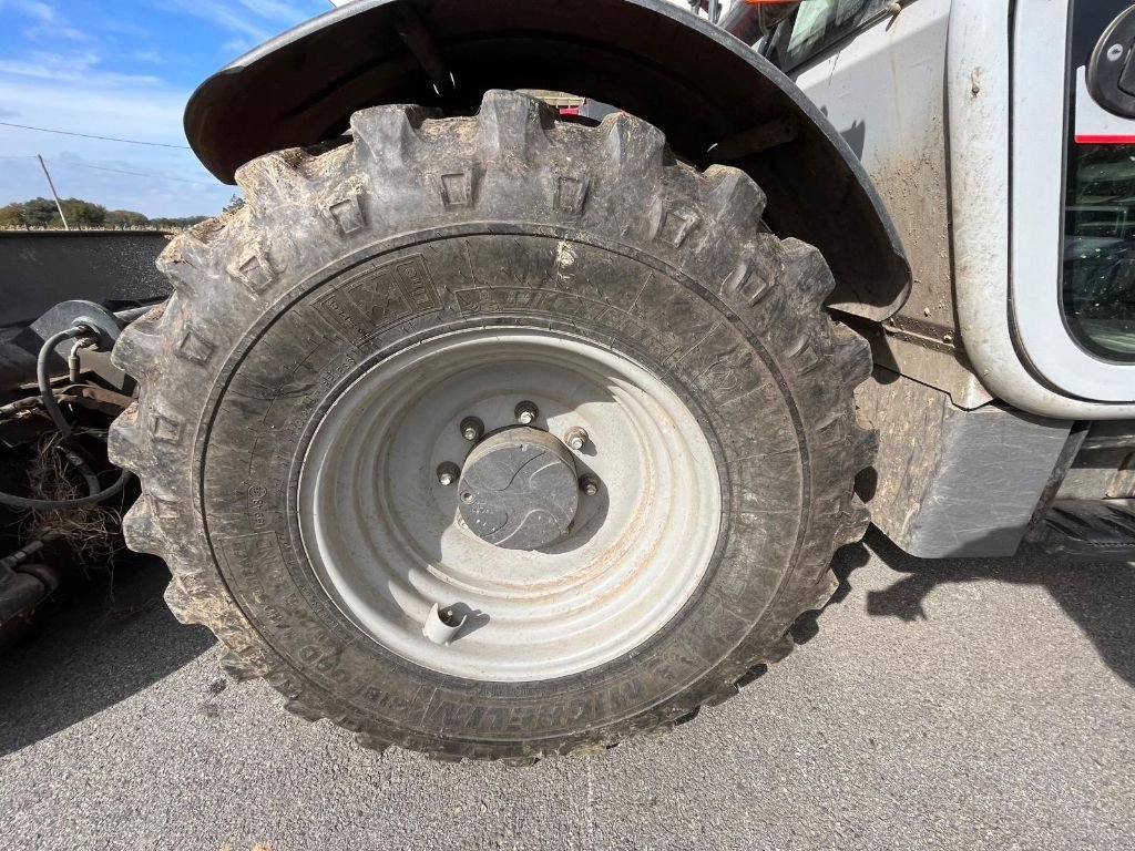 Teleskoplader typu Massey Ferguson TH7038, Gebrauchtmaschine v JOSSELIN (Obrázek 2)