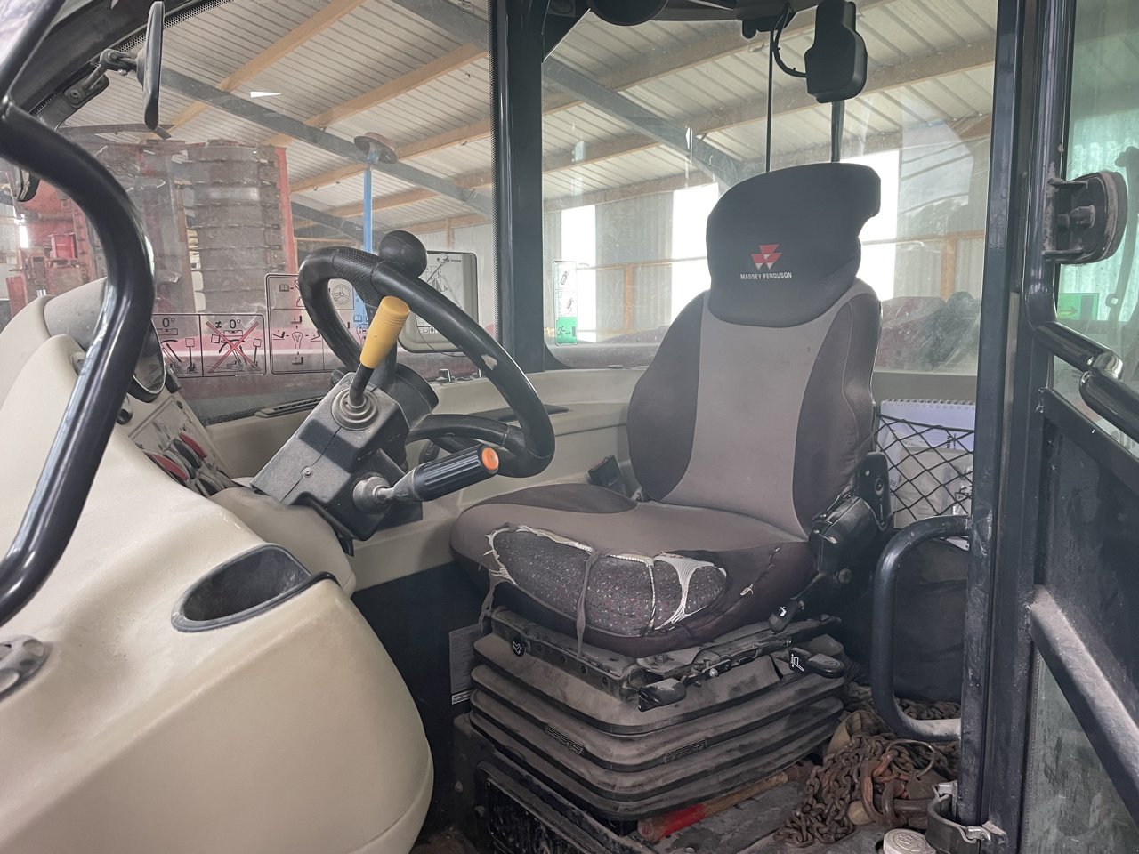 Teleskoplader des Typs Massey Ferguson TH7038, Gebrauchtmaschine in MALESTROIT (Bild 4)