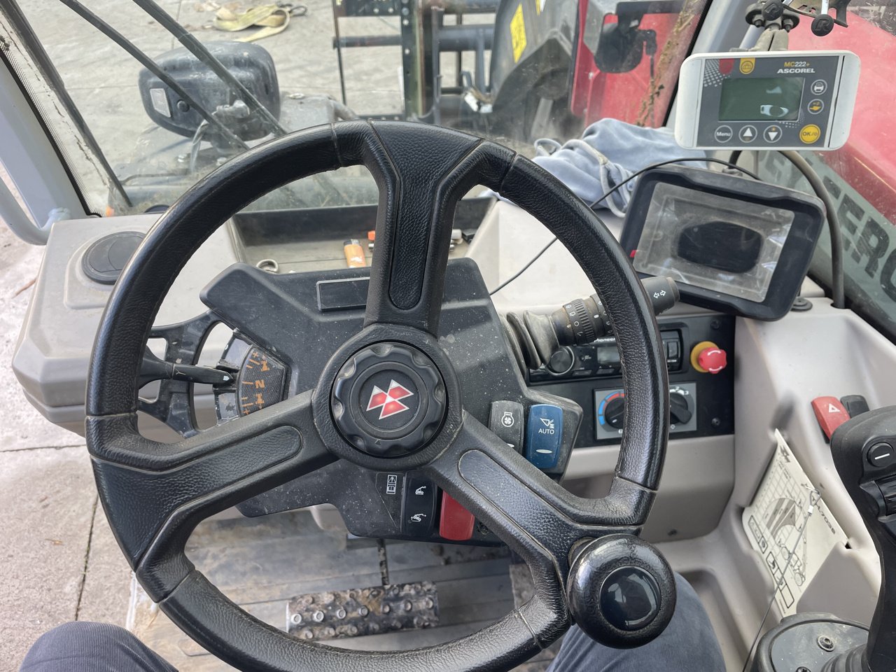 Teleskoplader van het type Massey Ferguson TH7038, Gebrauchtmaschine in JOSSELIN (Foto 5)