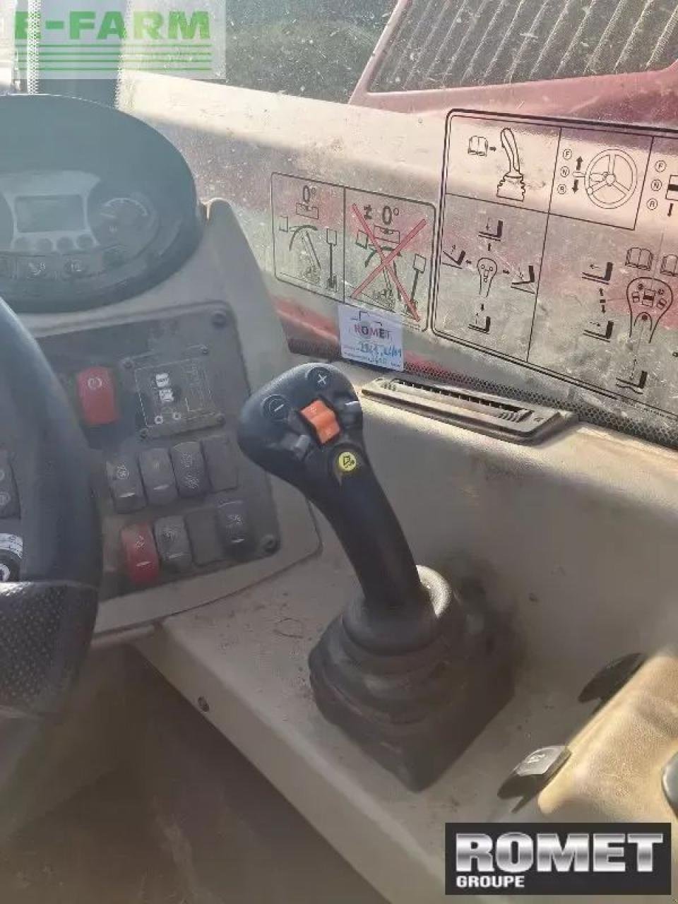 Teleskoplader typu Massey Ferguson th7038, Gebrauchtmaschine v GENNES-SUR-GLAIZE (Obrázek 4)