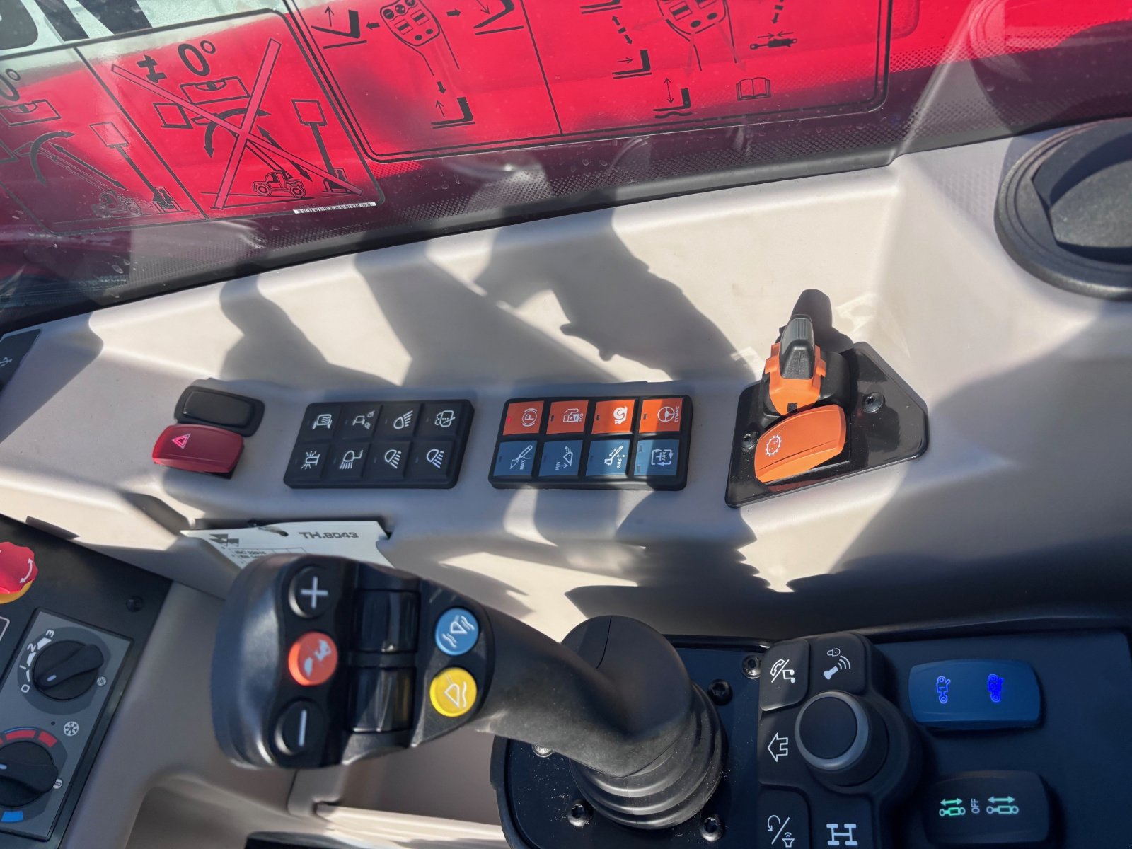 Teleskoplader des Typs Massey Ferguson TH.8043 Standard Stage 5 Exclu, Gebrauchtmaschine in Voitze (Bild 5)