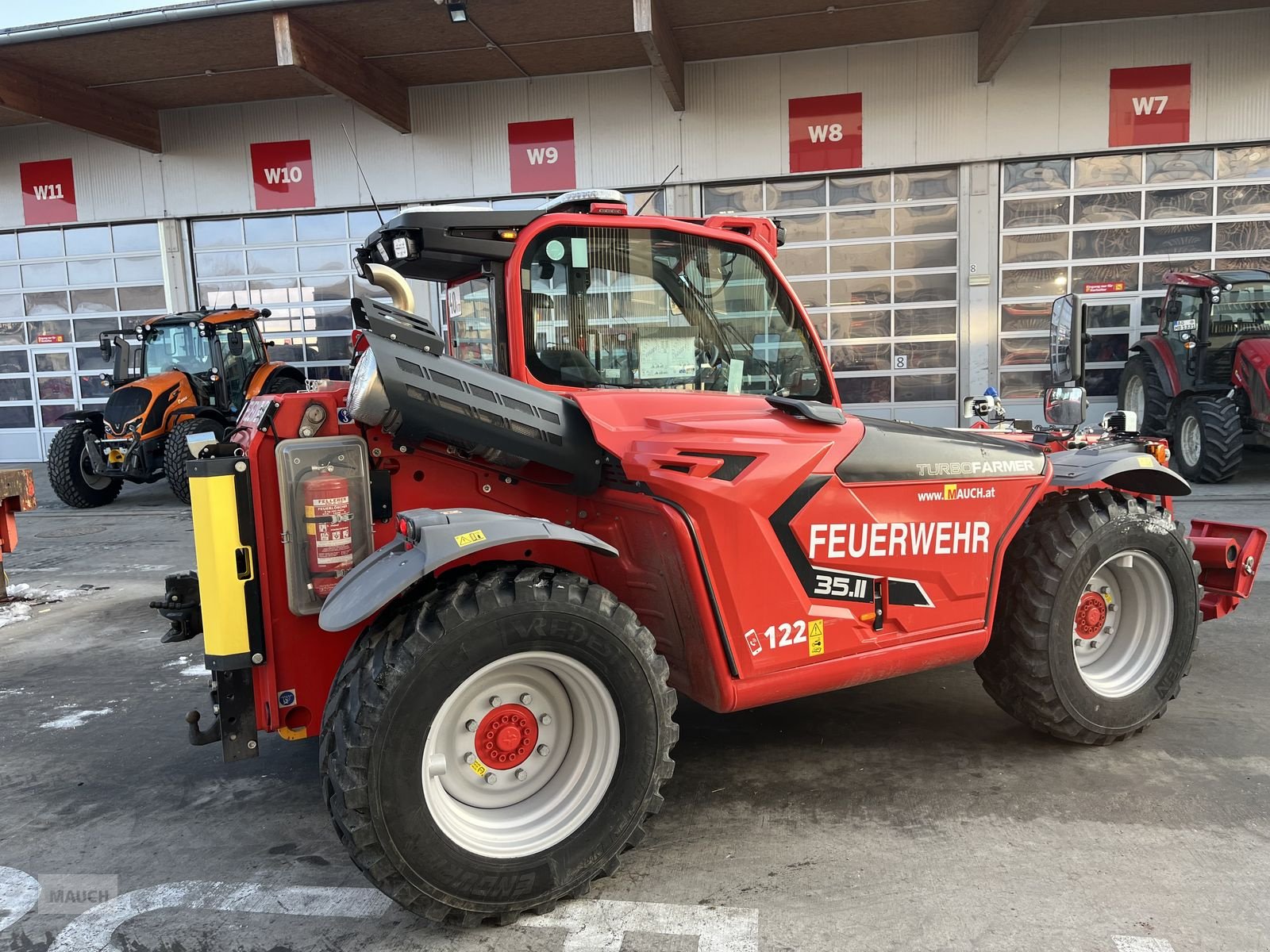 Teleskoplader of the type Merlo 35.11 Feuerwehr Merlo, Vorführmaschine in Burgkirchen (Picture 11)