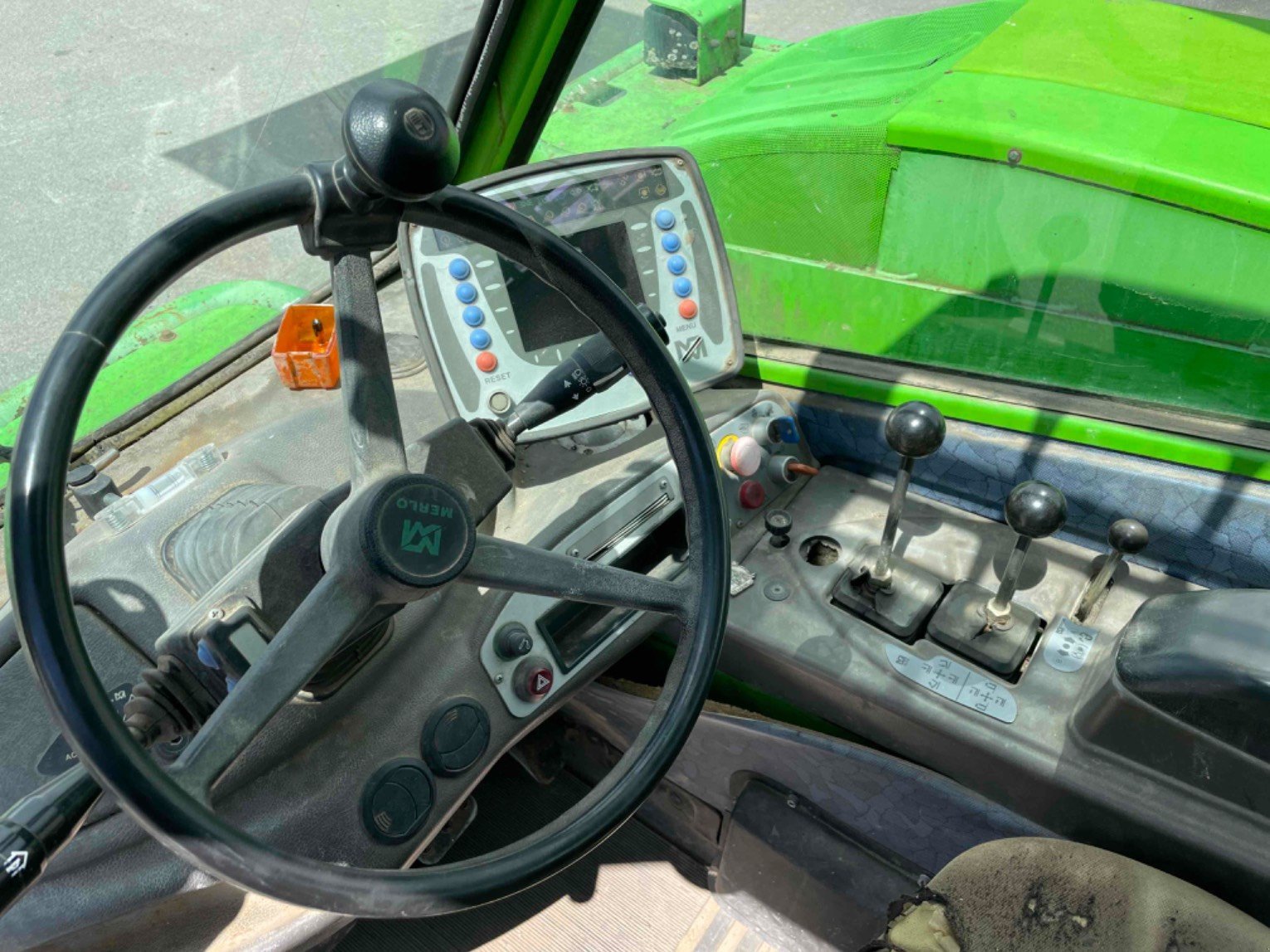 Teleskoplader del tipo Merlo Chariot télescopique bâtiment P40.17 Merlo, Gebrauchtmaschine en LA SOUTERRAINE (Imagen 8)