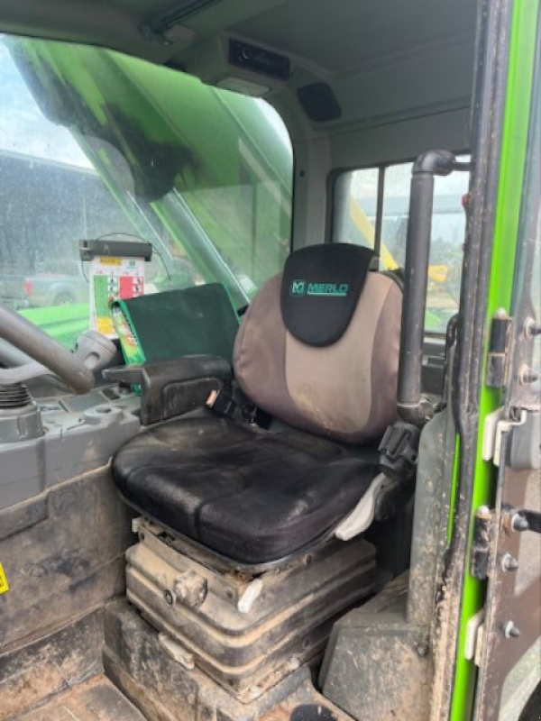 Teleskoplader du type Merlo TF 35.7-140 CS, Gebrauchtmaschine en CHAMPLECY (Photo 6)