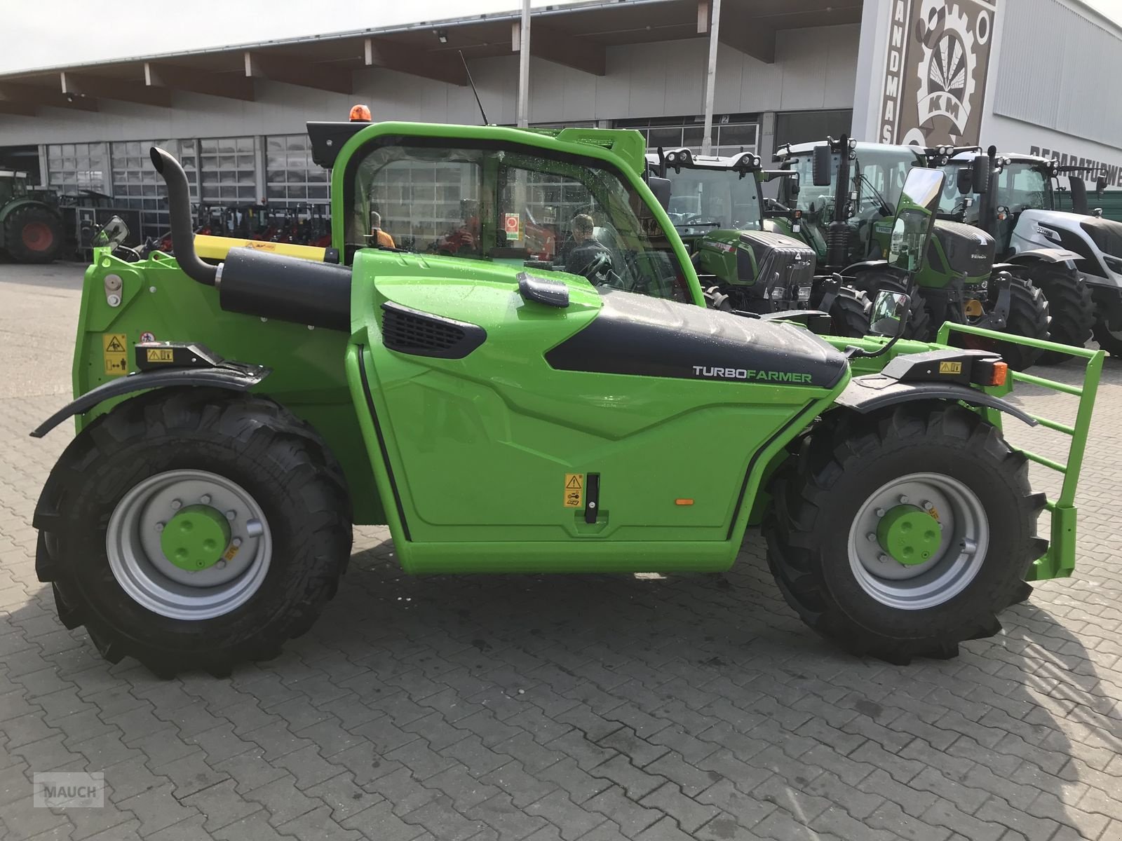Teleskoplader of the type Merlo Turbofarmer 33.7-G NEU - AKTION, Neumaschine in Burgkirchen (Picture 4)