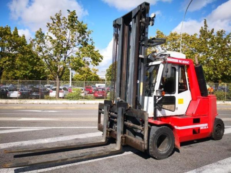 Teleskoplader typu Mora M100C, Gebrauchtmaschine w senlis (Zdjęcie 2)