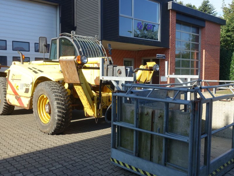Teleskoplader of the type New Holland LM1740 // MED GAFLER, KURV OG FJERNBETJENING, Gebrauchtmaschine in Skive (Picture 1)
