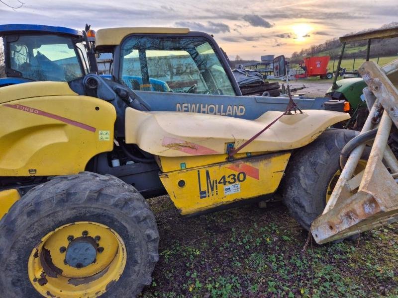 Teleskoplader des Typs New Holland LM430, Gebrauchtmaschine in CHAUMONT (Bild 5)