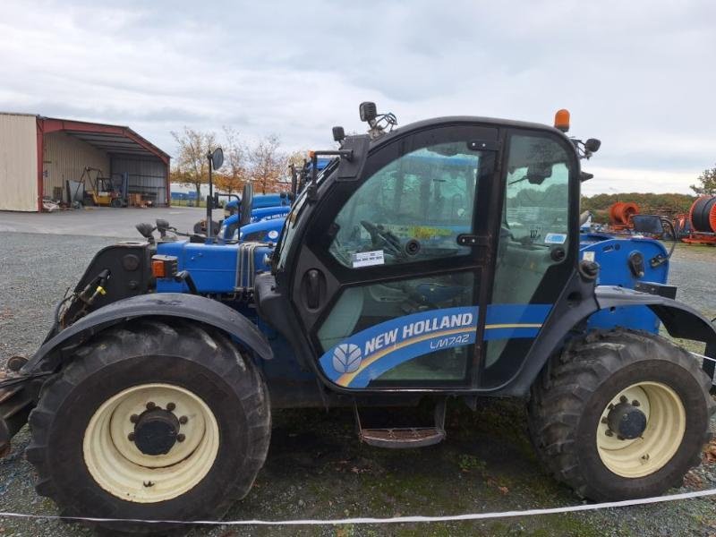 Teleskoplader of the type New Holland LM7-42, Gebrauchtmaschine in ANTIGNY (Picture 3)