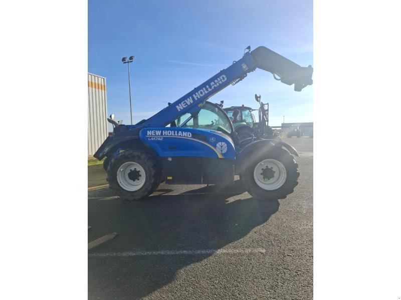 Teleskoplader van het type New Holland LM7-42, Gebrauchtmaschine in ANTIGNY (Foto 4)