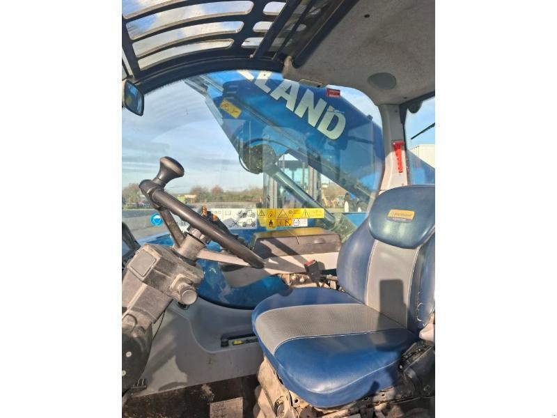 Teleskoplader van het type New Holland LM7-42, Gebrauchtmaschine in ANTIGNY (Foto 10)