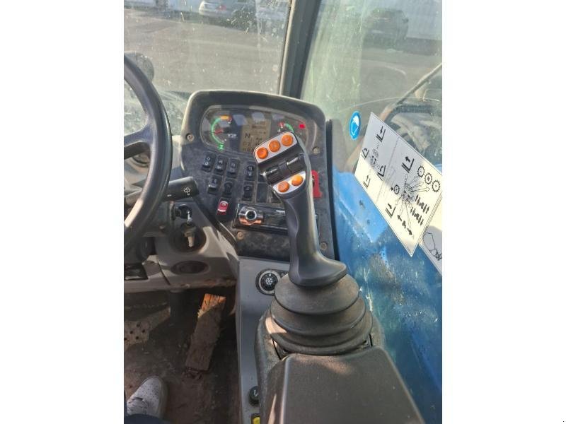 Teleskoplader van het type New Holland LM7-42, Gebrauchtmaschine in ANTIGNY (Foto 11)