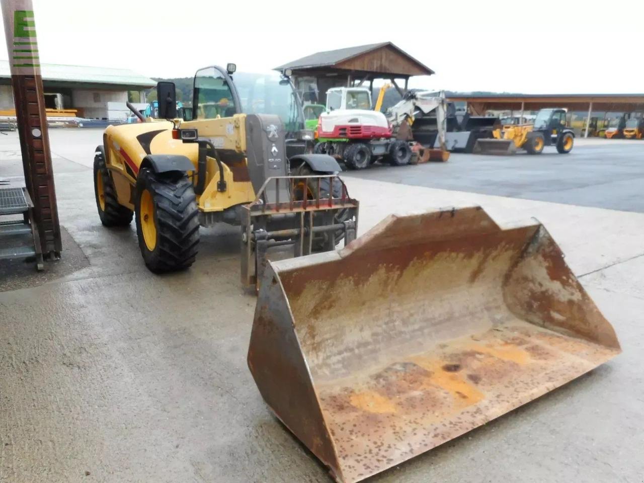 Teleskoplader typu New Holland lm732 mit schaufel und gabel, Gebrauchtmaschine v ST. NIKOLAI/DR. (Obrázek 7)