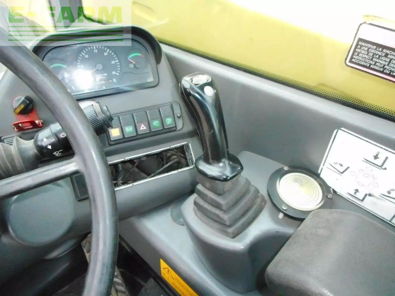 Teleskoplader typu New Holland lm732 mit schaufel und gabel, Gebrauchtmaschine v ST. NIKOLAI/DR. (Obrázek 9)