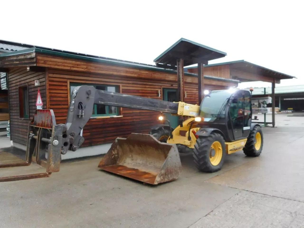 Teleskoplader typu New Holland lm732 mit schaufel und gabel, Gebrauchtmaschine v ST. NIKOLAI/DR. (Obrázek 19)