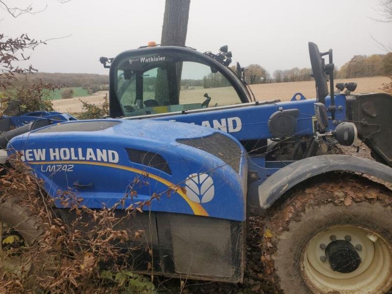 Teleskoplader типа New Holland LM7.42, Gebrauchtmaschine в BRAY en Val (Фотография 2)