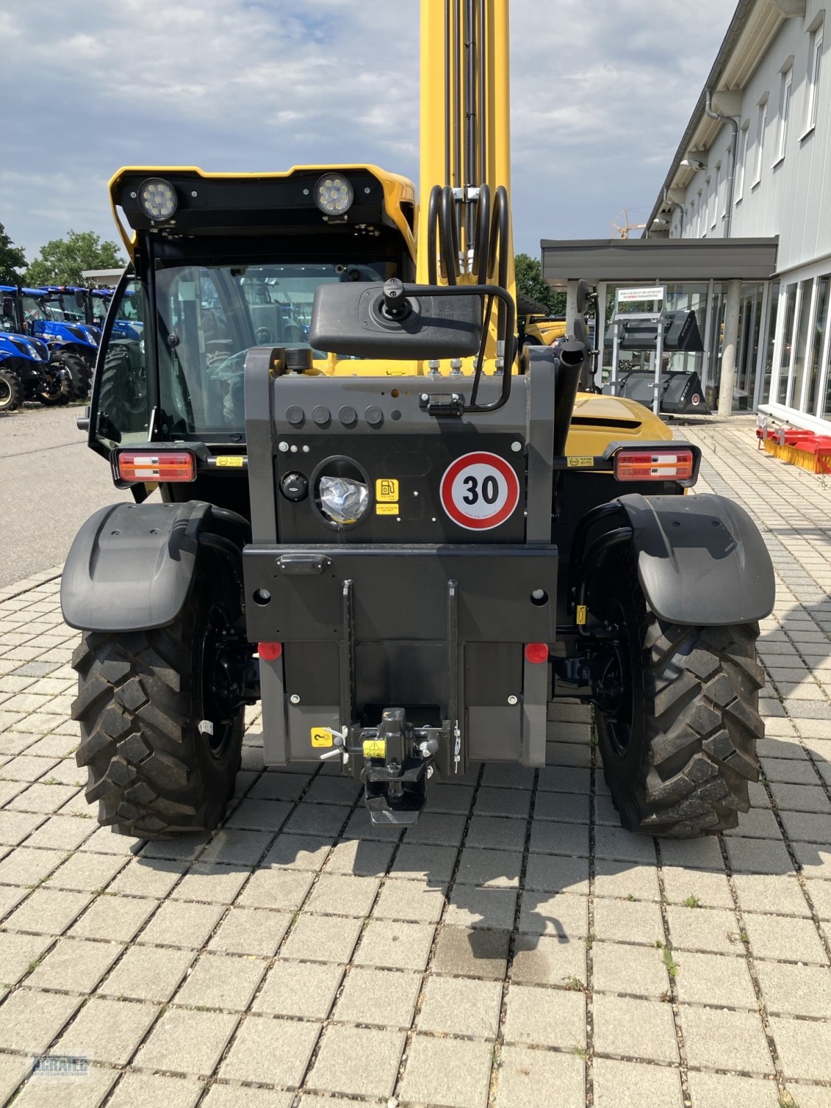 Teleskoplader des Typs New Holland TH 6.26, Neumaschine in Salching bei Straubing (Bild 3)