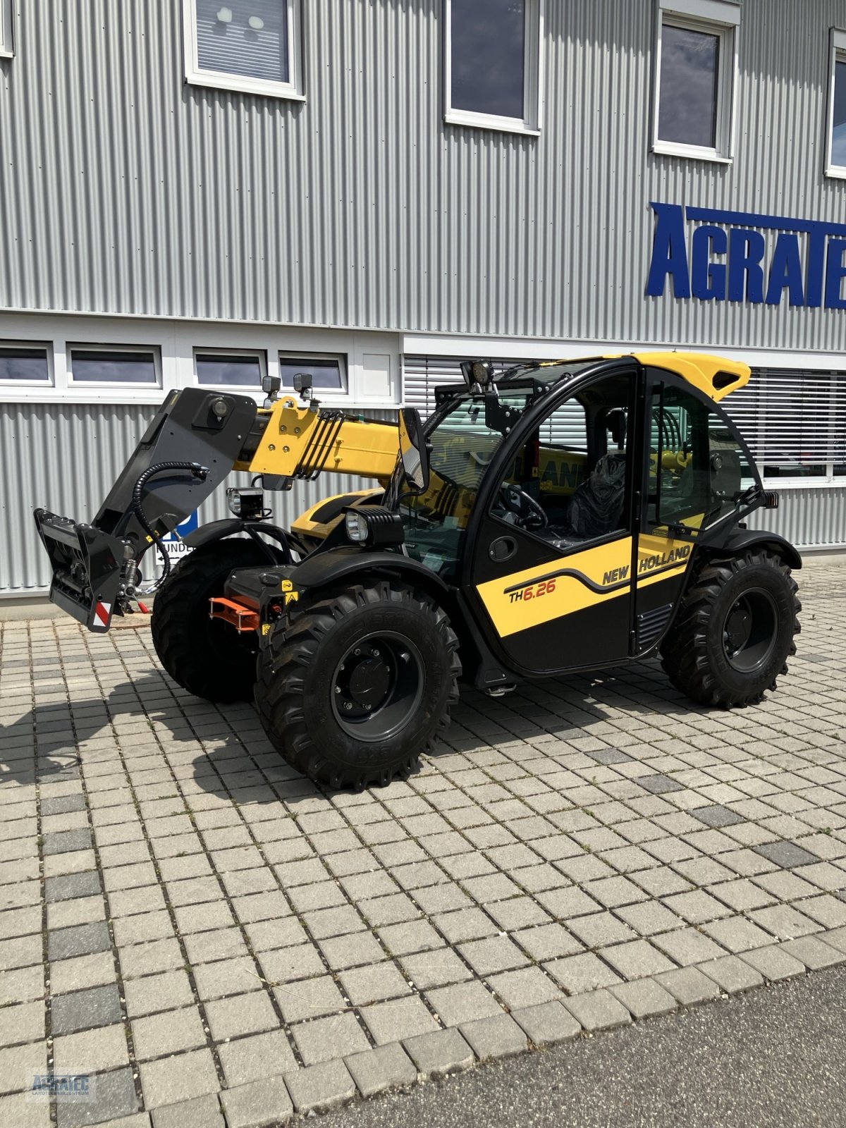 Teleskoplader des Typs New Holland TH 6.26, Neumaschine in Salching bei Straubing (Bild 4)