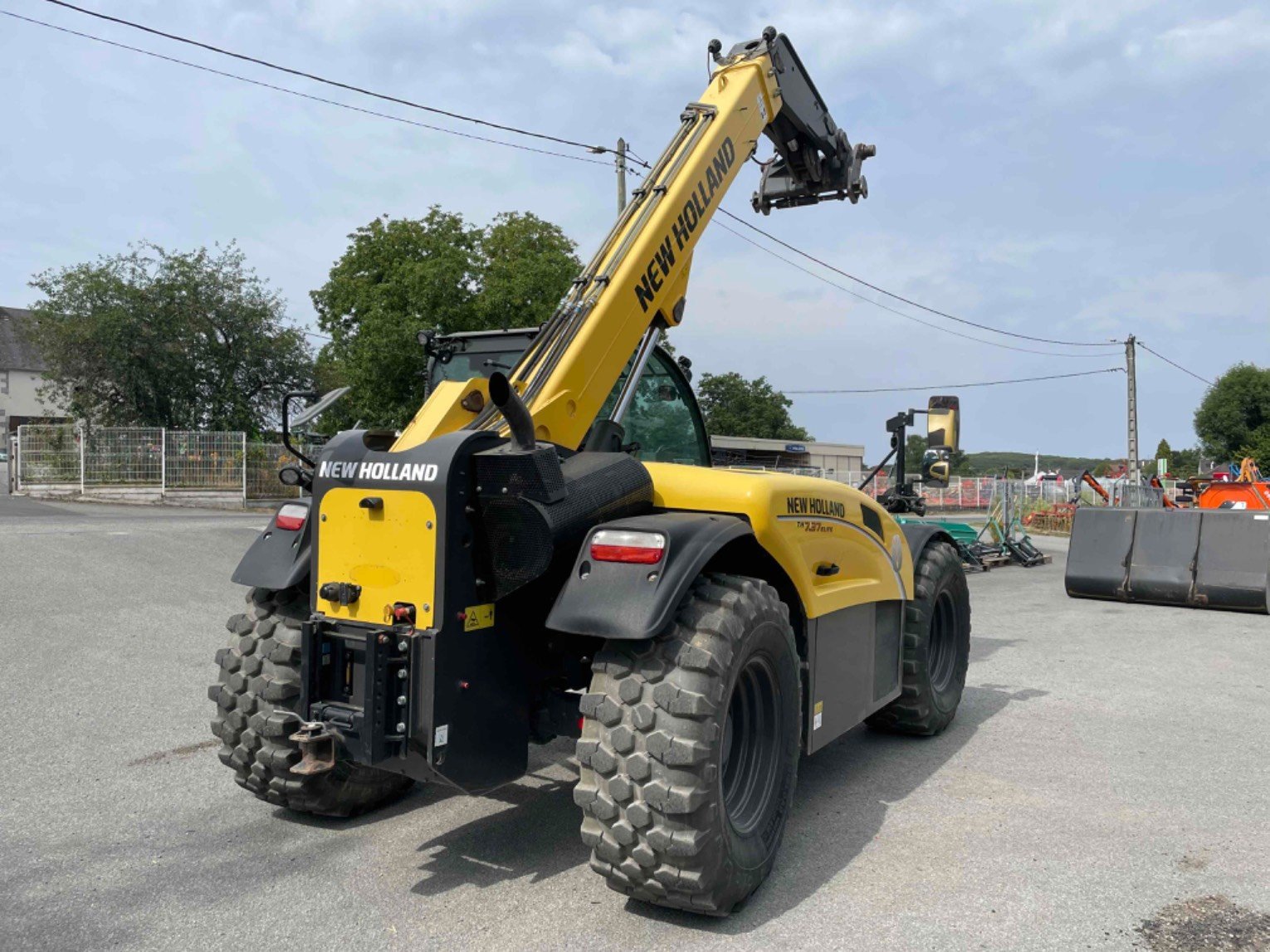Teleskoplader типа New Holland TH 7.37 ELITE, Gebrauchtmaschine в LA SOUTERRAINE (Фотография 4)