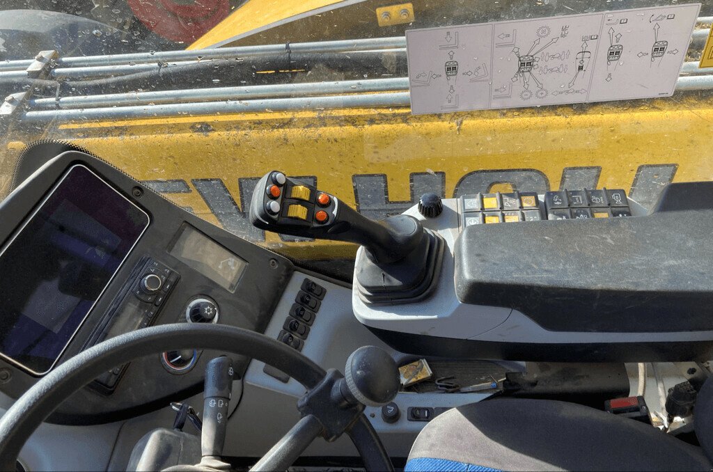 Teleskoplader des Typs New Holland TH 7.37 ELITE, Gebrauchtmaschine in VAROIS & CHAIGNOT (Bild 6)