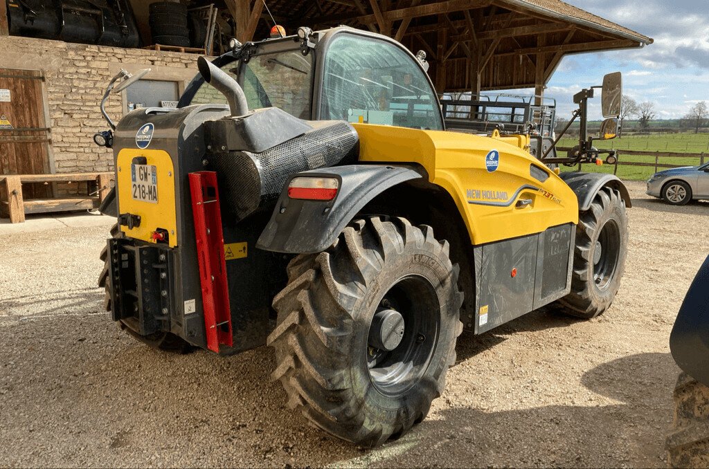 Teleskoplader des Typs New Holland TH 7.37 ELITE, Gebrauchtmaschine in VAROIS & CHAIGNOT (Bild 2)