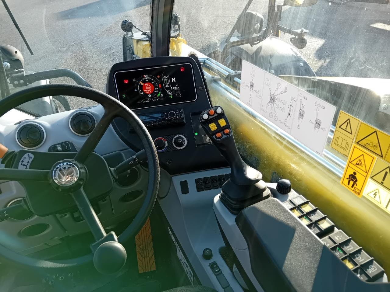 Teleskoplader от тип New Holland TH 7.37, Gebrauchtmaschine в Maribo (Снимка 8)