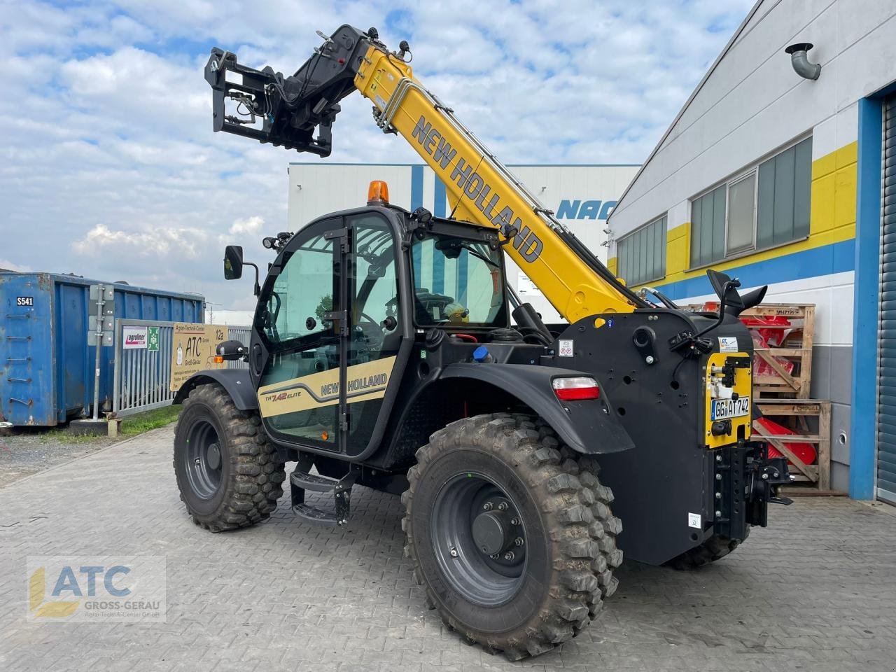 Teleskoplader от тип New Holland TH 7.42-145HP, Neumaschine в Groß-Gerau (Снимка 1)