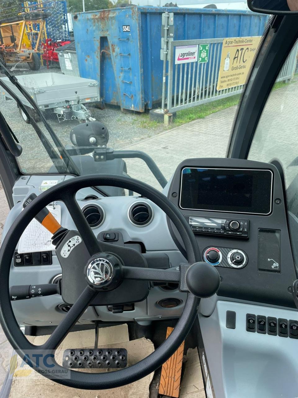 Teleskoplader от тип New Holland TH 7.42-145HP, Neumaschine в Groß-Gerau (Снимка 4)