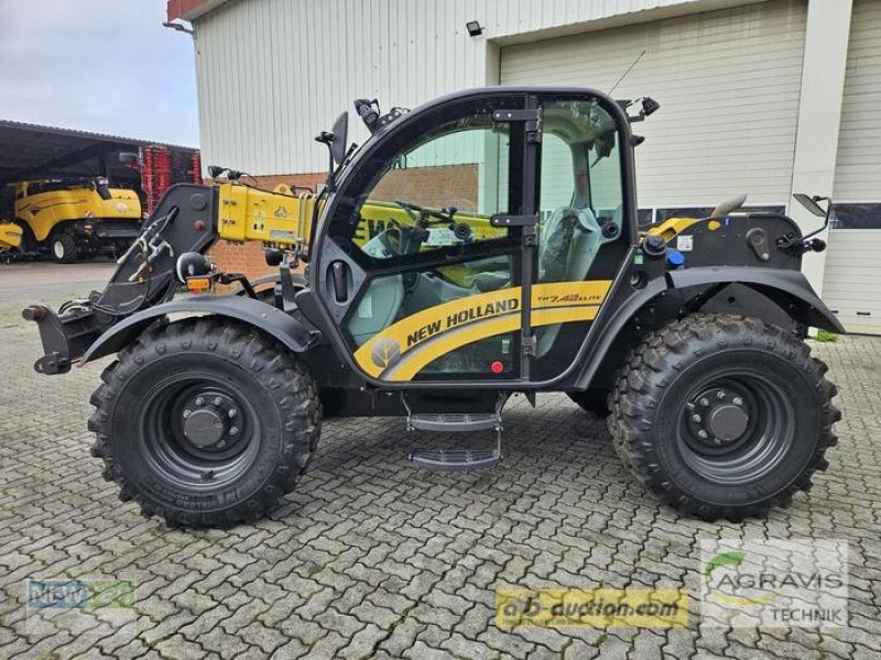 Teleskoplader des Typs New Holland TH 7.42 ELITE, Vorführmaschine in Heinbockel-Hagenah (Bild 1)