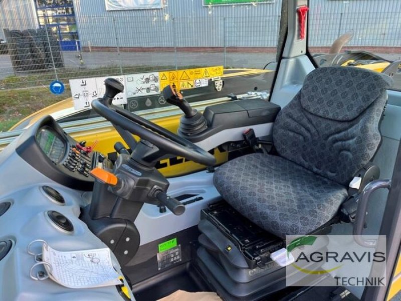 Teleskoplader of the type New Holland TH 7.42 ELITE, Gebrauchtmaschine in Meppen (Picture 17)