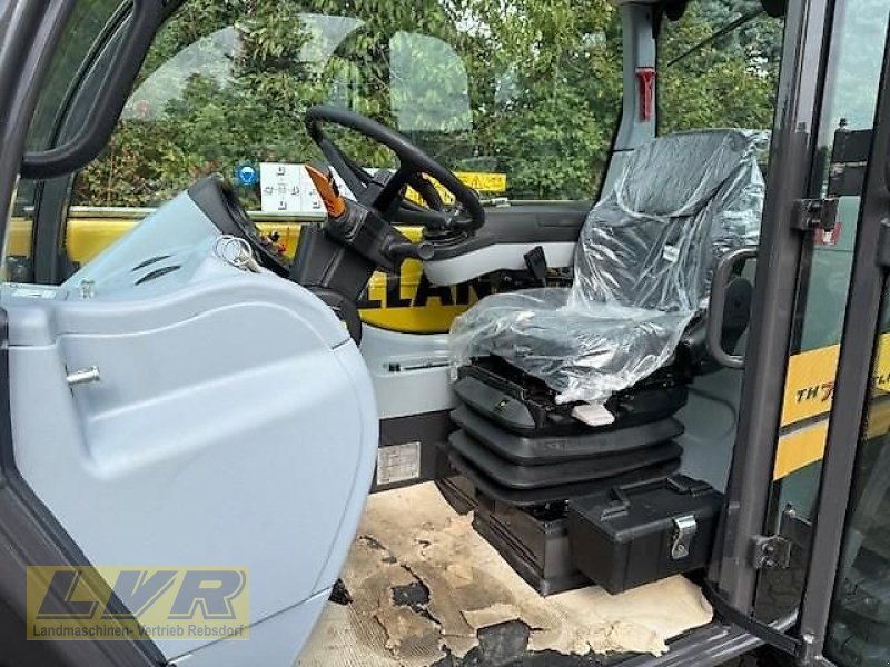 Teleskoplader of the type New Holland TH 7.42 ELITE, Vorführmaschine in Steinau-Rebsdorf (Picture 7)