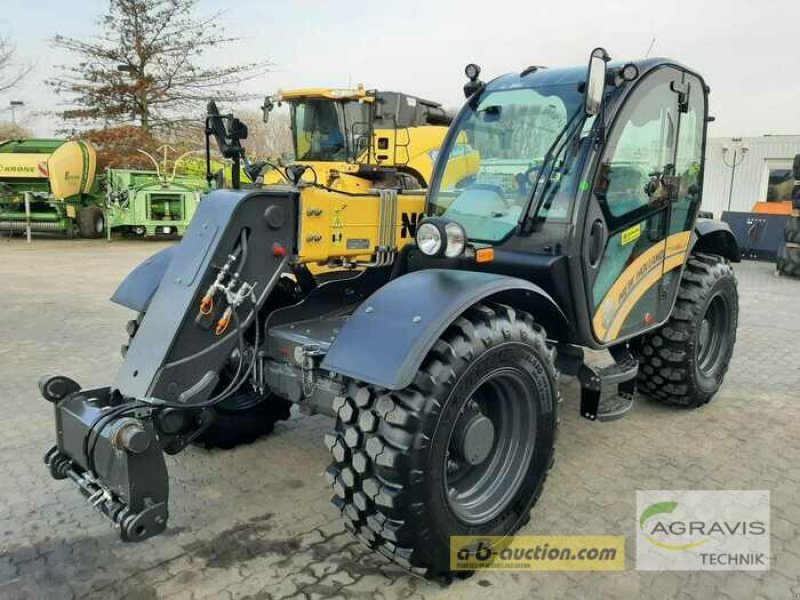 Teleskoplader of the type New Holland TH 7.42 ELITE, Gebrauchtmaschine in Calbe / Saale (Picture 1)