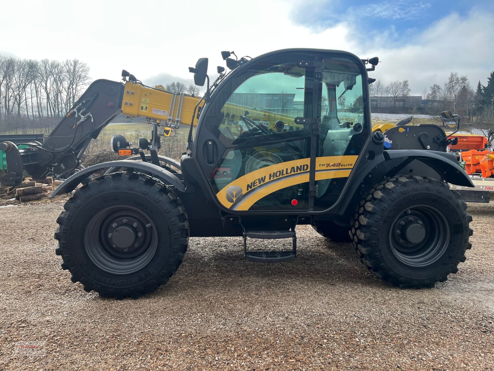 Teleskoplader от тип New Holland TH 7.42 Elite, Gebrauchtmaschine в Mainburg/Wambach (Снимка 11)