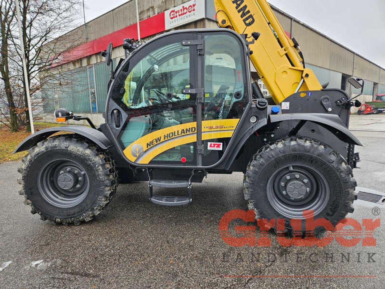Teleskoplader des Typs New Holland TH 9.35 Elite, Gebrauchtmaschine in Ampfing (Bild 3)