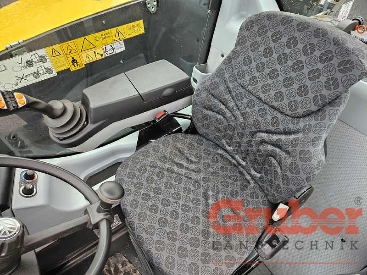 Teleskoplader des Typs New Holland TH 9.35 Elite, Gebrauchtmaschine in Ampfing (Bild 14)