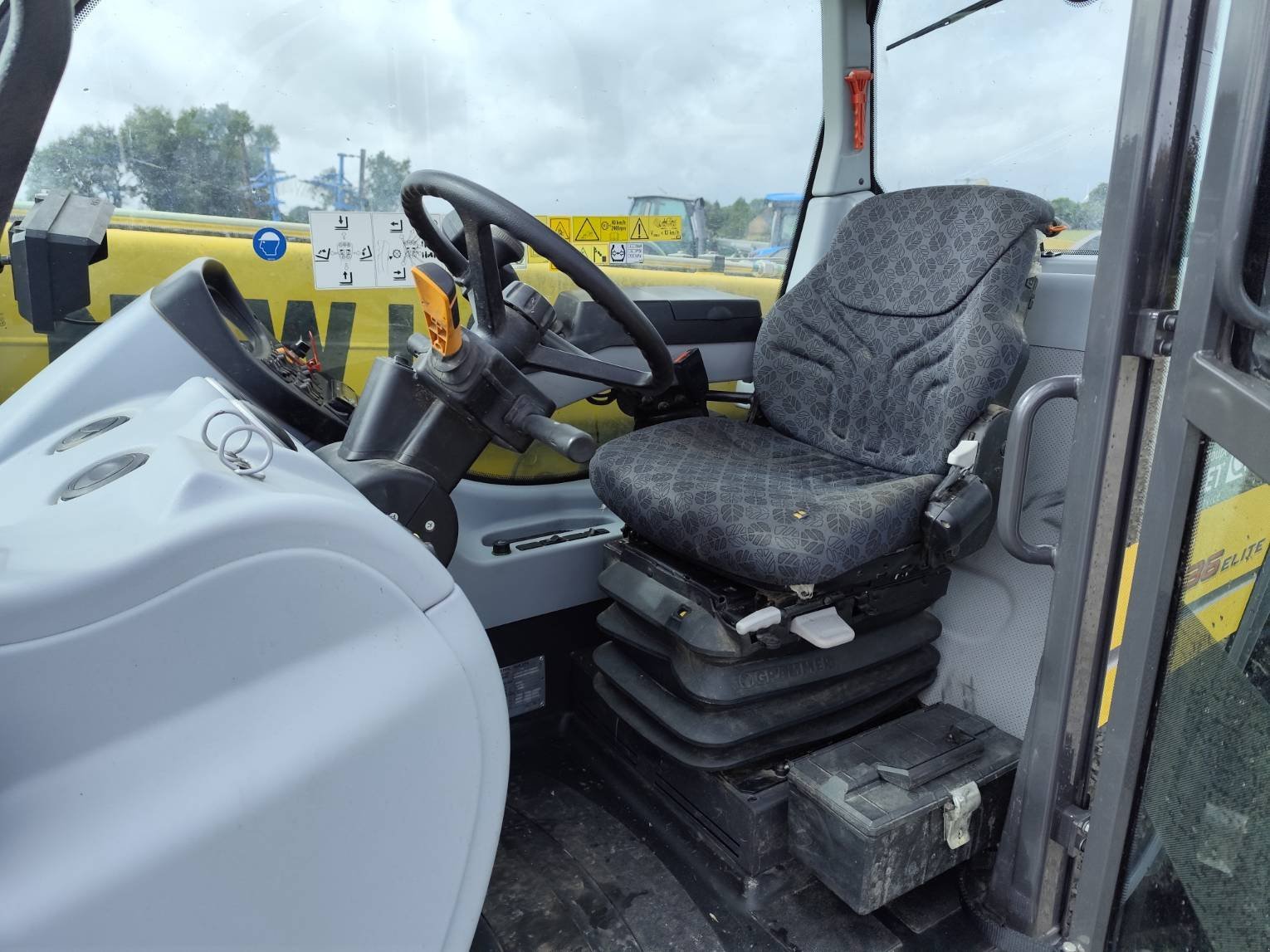 Teleskoplader типа New Holland TH6.36, Gebrauchtmaschine в Le Horps (Фотография 6)