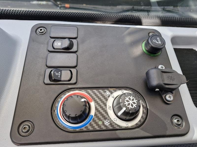 Teleskoplader of the type New Holland TH7.32, Gebrauchtmaschine in BRAY en Val (Picture 8)