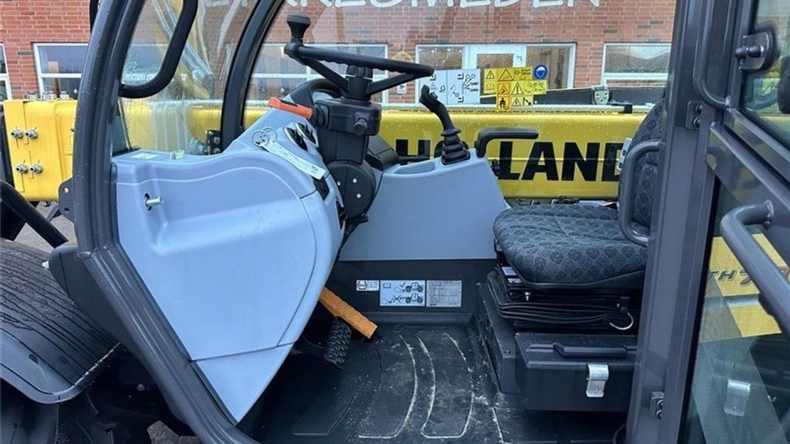 Teleskoplader от тип New Holland TH7.37 Plus, Gebrauchtmaschine в Gjerlev J. (Снимка 12)