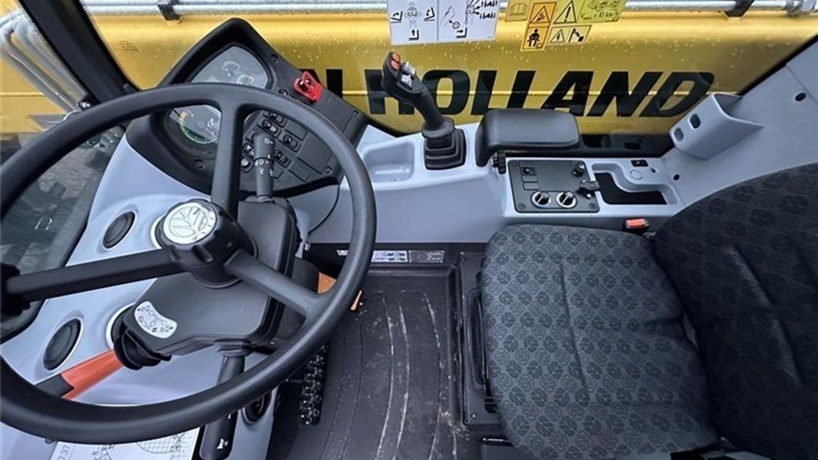 Teleskoplader от тип New Holland TH7.37 Plus, Gebrauchtmaschine в Gjerlev J. (Снимка 13)