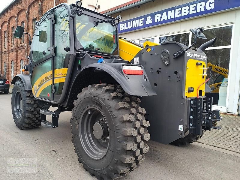 Teleskoplader des Typs New Holland TH7.42 Plus, Neumaschine in Genthin (Bild 2)