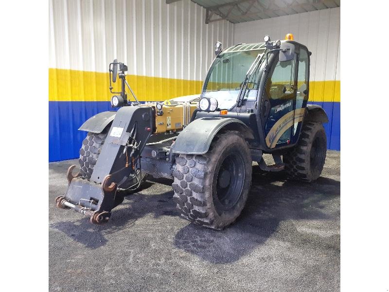 Teleskoplader des Typs New Holland TH7.42, Gebrauchtmaschine in HERLIN LE SEC (Bild 2)