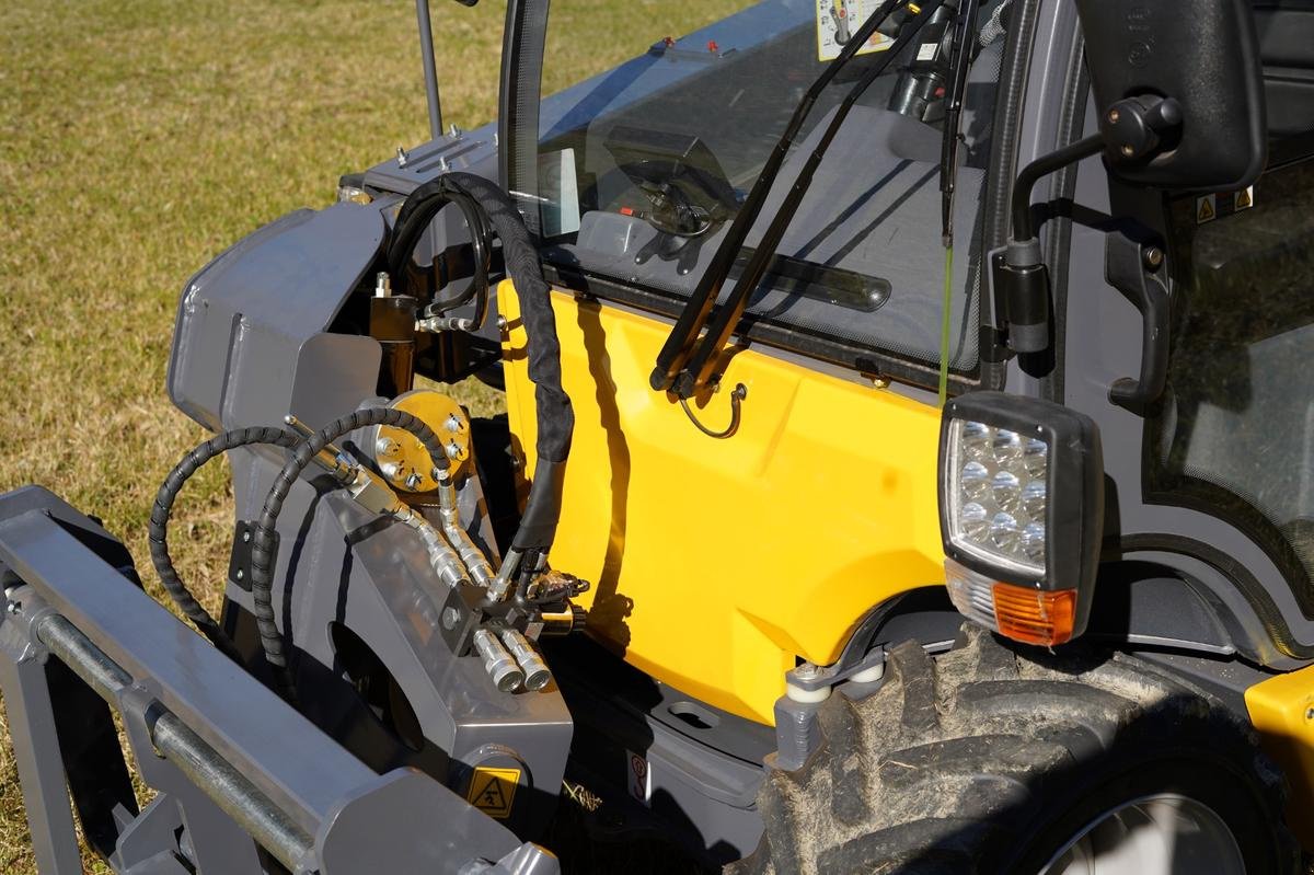 Teleskoplader des Typs schieder 4WD Teleskoplader/Hoflader1500T mit PERKINS-Motor, Neumaschine in mixnitz (Bild 4)