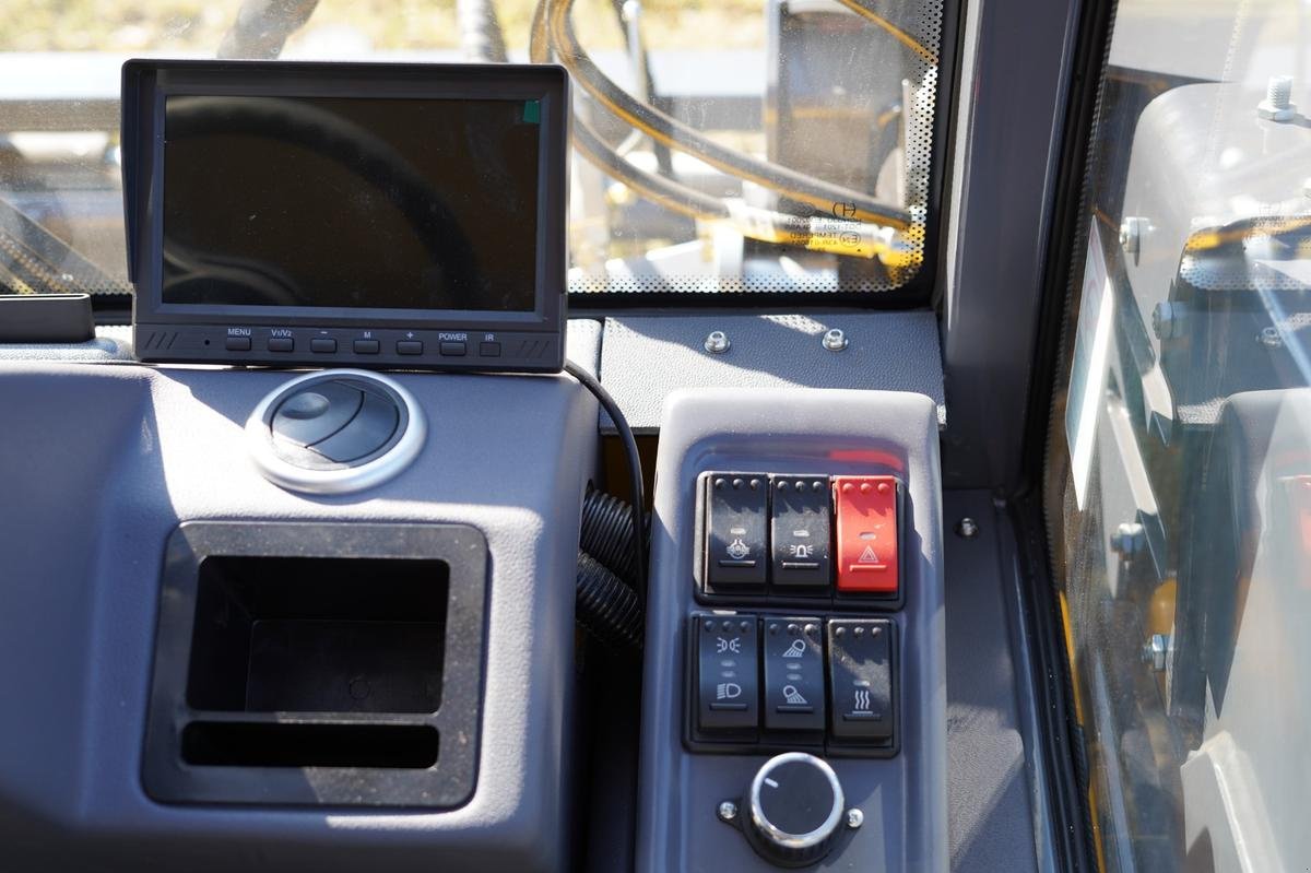 Teleskoplader des Typs schieder 4WD Teleskoplader/Hoflader1500T mit PERKINS-Motor, Neumaschine in mixnitz (Bild 15)